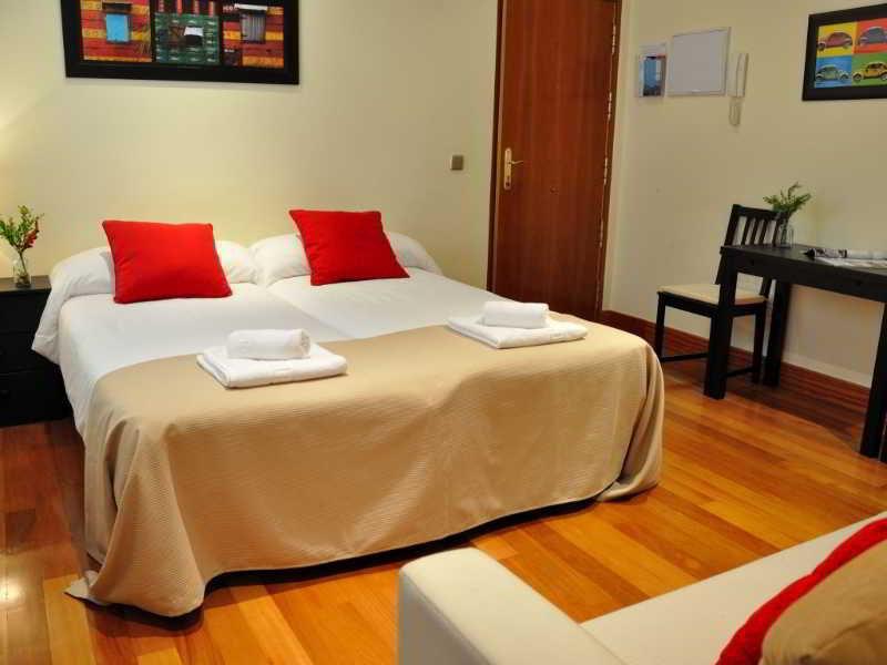 Gran Via Sol Apartamentos Madrid Exterior photo