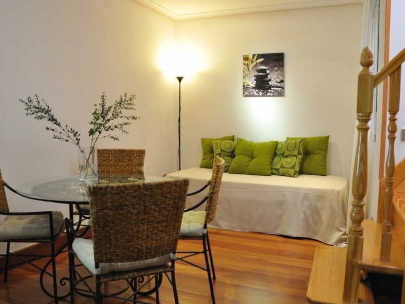 Gran Via Sol Apartamentos Madrid Exterior photo